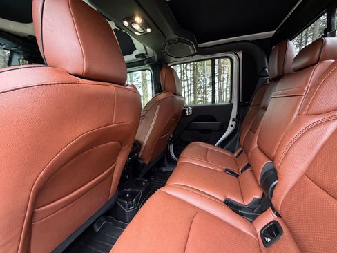 Used 2021 Jeep Gladiator Overland image 14