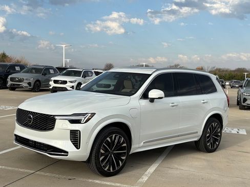 New 2026 Volvo XC90 T8 Ultra w/ Lounge Package AWD/4WD image 3