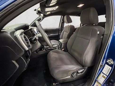 Used 2017 Toyota Tacoma TRD Sport image 17