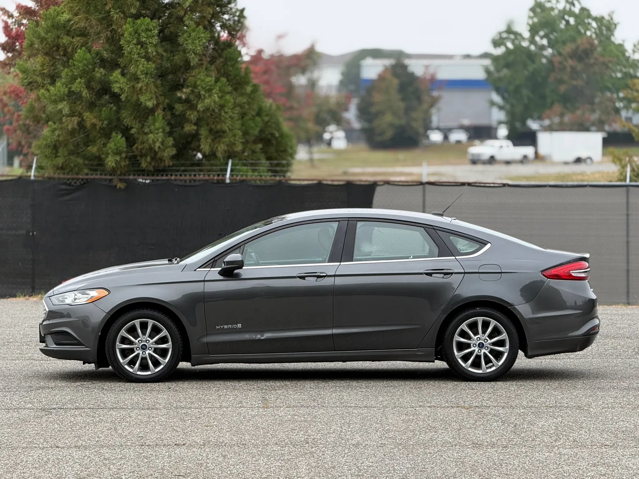Used 2017 Ford Fusion SE FWD image 8