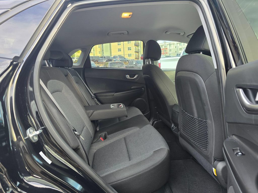 Used 2023 Hyundai Kona SE FWD image 11