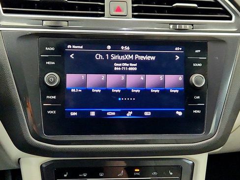 Used 2022 Volkswagen Tiguan SE AWD/4WD image 18