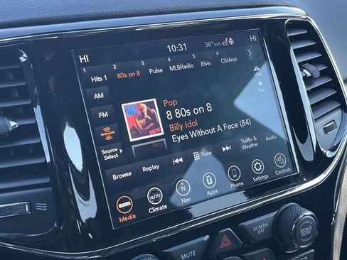 Used 2022 Jeep Grand Cherokee Limited image 31