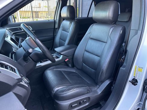 Used 2015 Ford Explorer XLT w/ Equipment Group 202B AWD/4WD image 30