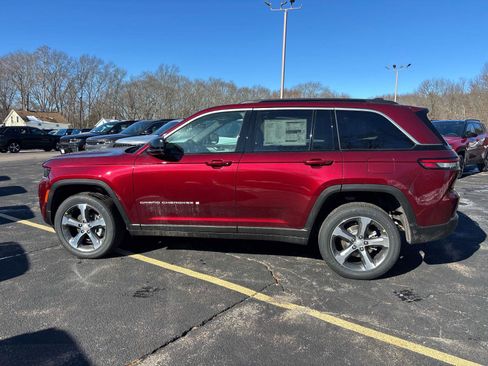 New 2026 Jeep Grand Cherokee Limited image 2