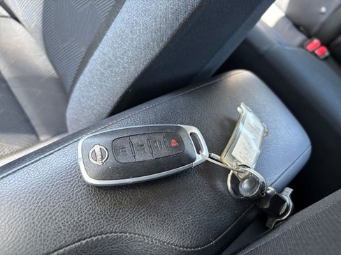 Used 2025 Nissan Versa SV image 8