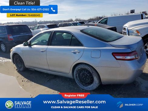 Used 2011 Toyota Camry LE image 3