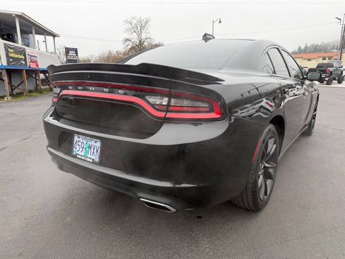 Used 2017 Dodge Charger R/T w/ Navigation & Travel Group image 20