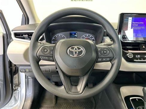 Used 2025 Toyota Corolla LE w/ Convenience Package image 15