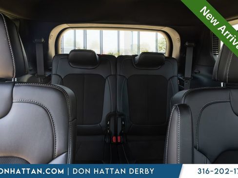 Used 2023 Jeep Grand Cherokee L Laredo AWD/4WD image 17