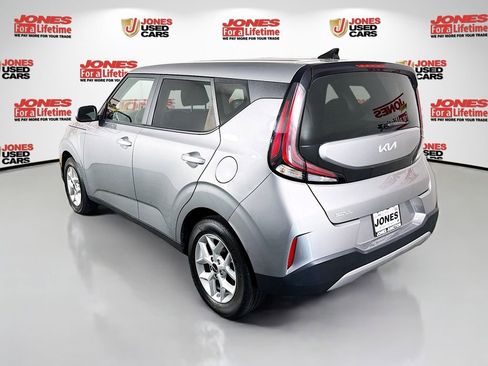 Used 2024 Kia Soul LX w/ Option Group 015 FWD image 2