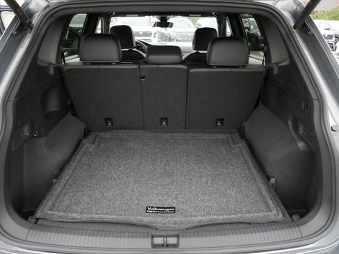 Certified 2024 Volkswagen Tiguan SE R-Line image 18