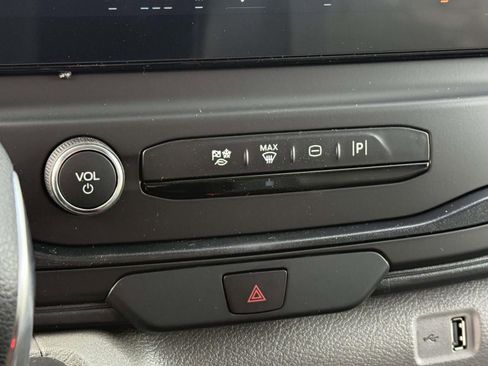 New 2026 Ford Transit 150 148 Medium Roof w/ Load Area Protection Package image 16