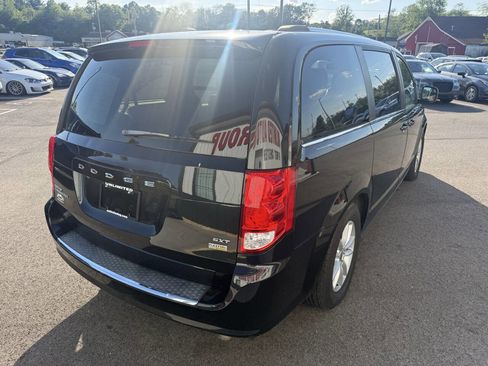 Used 2019 Dodge Grand Caravan SXT FWD image 7