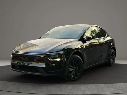 Used 2026 Tesla Model Y Long Range RWD image 1