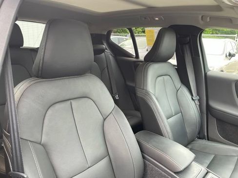 Used 2025 Volvo XC40 B5 Core w/ Protection Package Premier AWD/4WD image 21