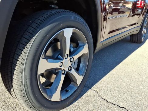 New 2025 Jeep Grand Cherokee Limited image 10