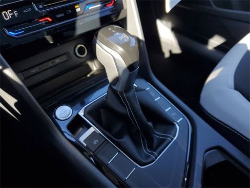 New 2026 Volkswagen Taos SE image 23