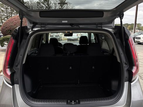 Used 2025 Kia Soul LX w/ LX Technology Package image 34