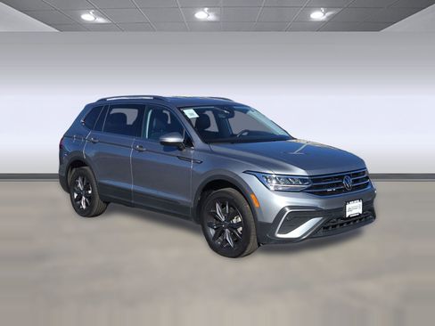 Used 2022 Volkswagen Tiguan SE image 6