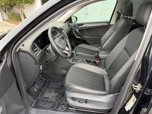 Used 2022 Volkswagen Tiguan SE FWD image 15