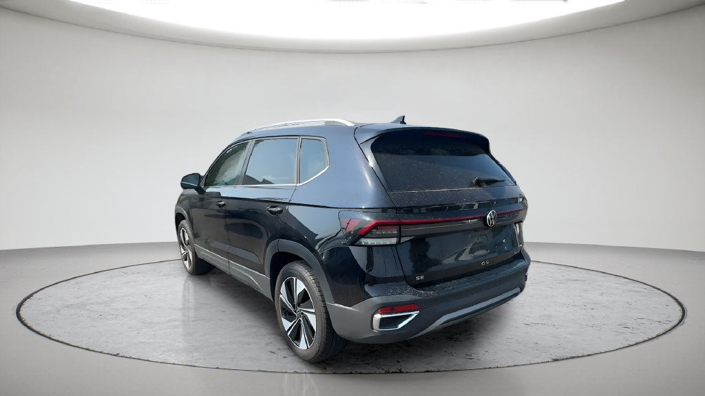 Used 2025 Volkswagen Taos SE AWD/4WD image 14