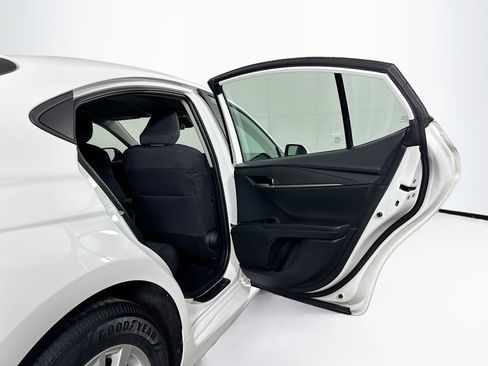 Used 2025 Toyota Camry LE image 28
