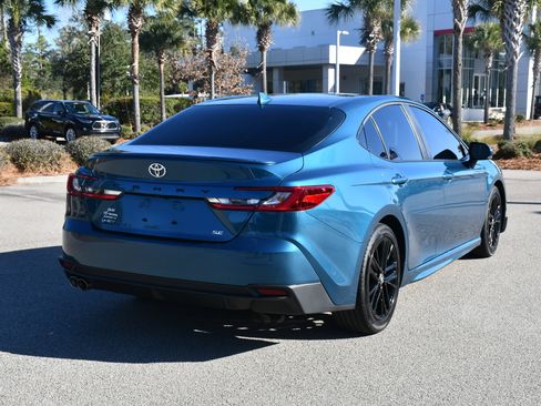 Certified 2025 Toyota Camry SE image 3
