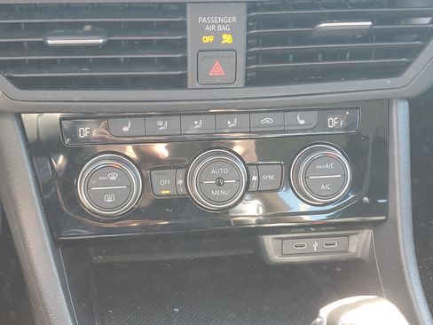 Used 2024 Volkswagen Jetta SE image 27