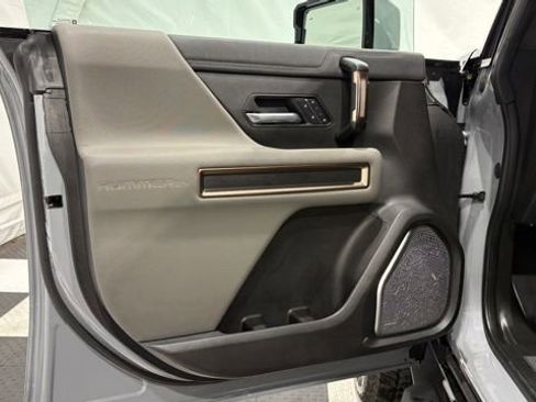 Used 2025 GMC Hummer EV 2X image 15