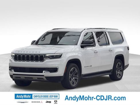 Used 2024 Jeep Wagoneer L Series II w/ Flexible Seating Group AWD/4WD image 3