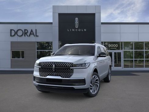 New 2026 Lincoln Navigator Reserve image 2