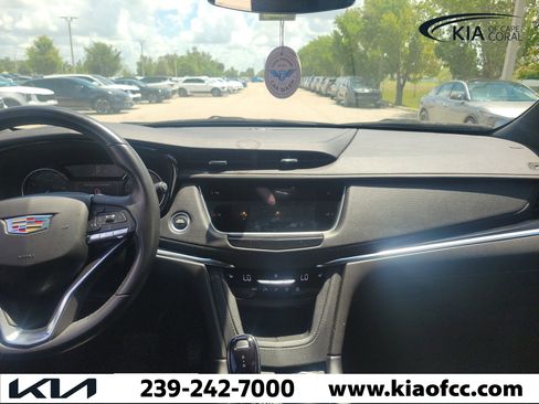 Used 2023 Cadillac XT6 Luxury w/ LPO, Premium Carpet Package FWD image 18