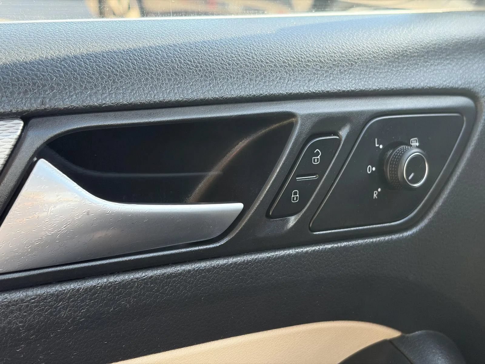 Used 2015 Volkswagen Jetta SE FWD image 27