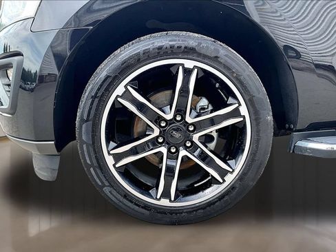 Used 2020 Ford Expedition XLT w/ Equipment Group 202A RWD image 9