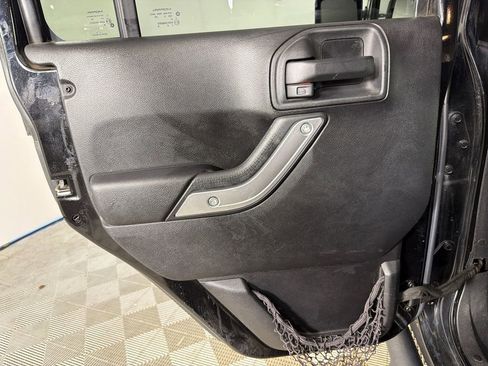 Used 2016 Jeep Wrangler Unlimited Rubicon image 22