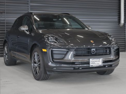 Used 2026 Porsche Macan Turbo AWD/4WD image 7