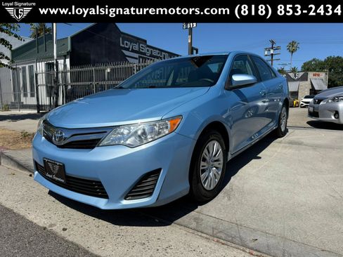 Used 2012 Toyota Camry LE FWD image 3