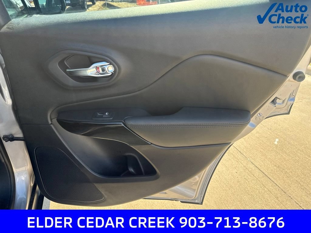 Used 2021 Jeep Cherokee Latitude Plus FWD image 28