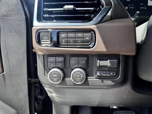 New 2026 GMC Yukon Denali Ultimate w/ LPO, Floor Liner Package AWD/4WD image 16