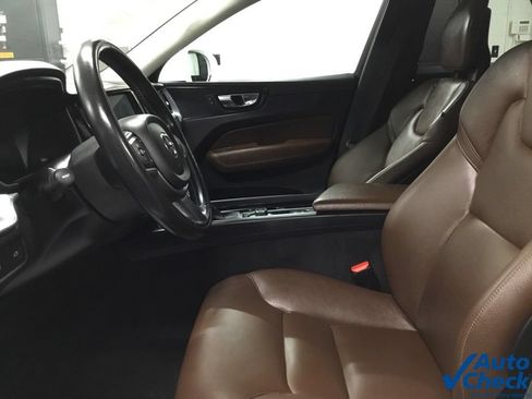 Used 2018 Volvo XC60 T5 Momentum w/ Vision Package AWD/4WD image 24