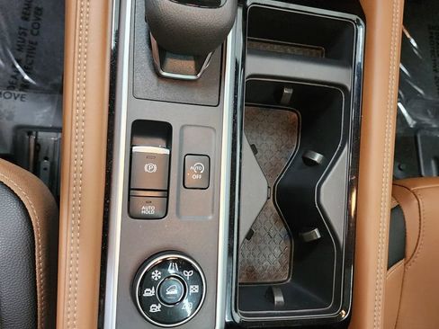 Used 2025 Nissan Pathfinder Platinum AWD/4WD image 24