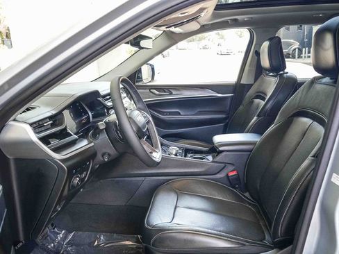 Used 2022 Jeep Grand Cherokee Limited 4xe w/ Luxury Tech Group II AWD/4WD image 17