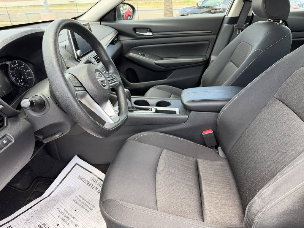 Used 2025 Nissan Altima 2.5 SV FWD image 11
