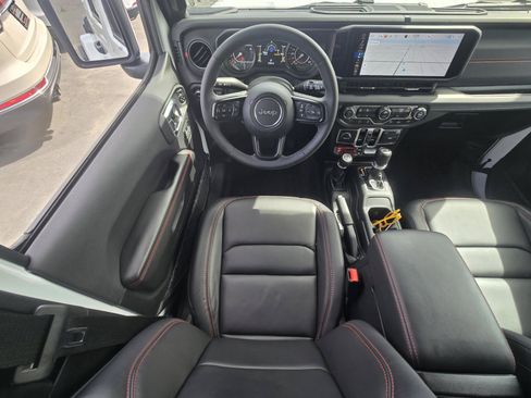 Used 2026 Jeep Wrangler Unlimited Rubicon AWD/4WD image 9