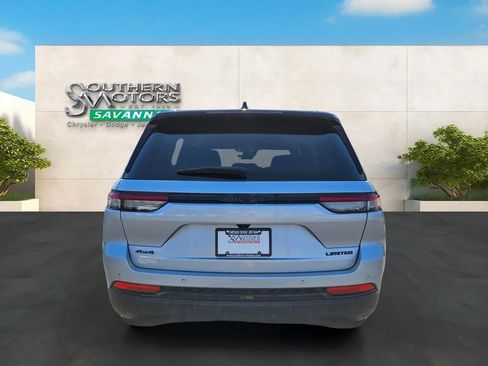 Used 2025 Jeep Grand Cherokee Limited w/ Black Appearance Package AWD/4WD image 4