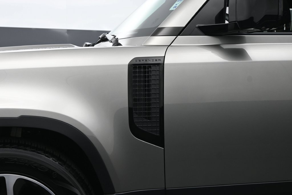 Used 2025 Land Rover Defender 110 S AWD/4WD image 16