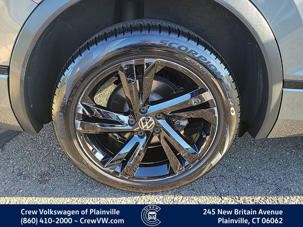 Certified 2024 Volkswagen Tiguan SE R-Line AWD/4WD image 19