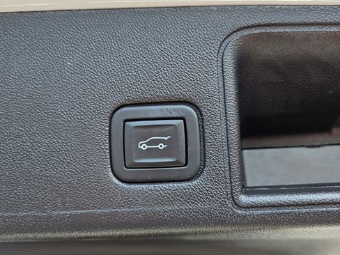 Used 2024 GMC Terrain SLT AWD/4WD image 38