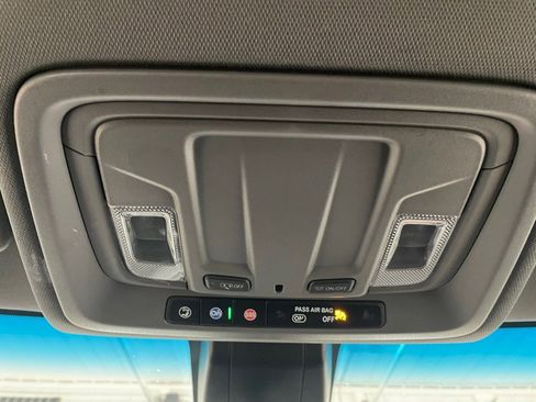 Used 2022 GMC Sierra 1500 SLE w/ Driver Alert Package II image 32